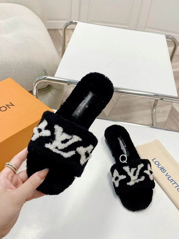 LV Women's Slippers 134